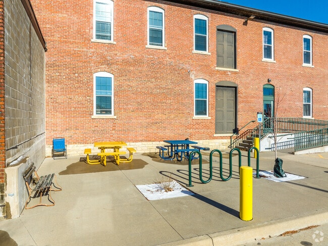 Ellis Urban Lofts