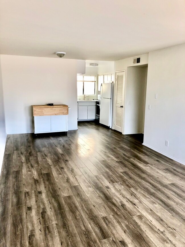Building Photo - 1759 N Mariposa Ave Unit 2
