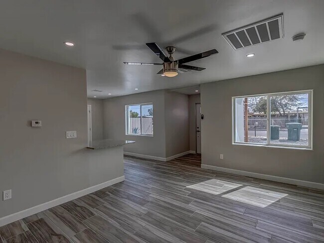 Photo - 405 E Mohave Rd