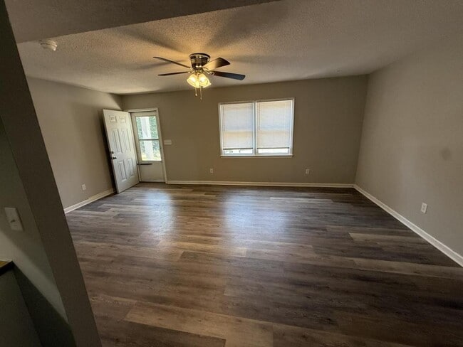 Photo - 104 Peace St