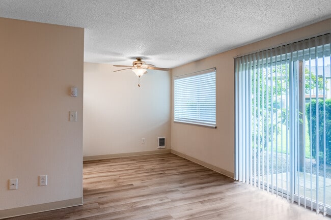 1BR, 1BA, - 730SF - Dining Room