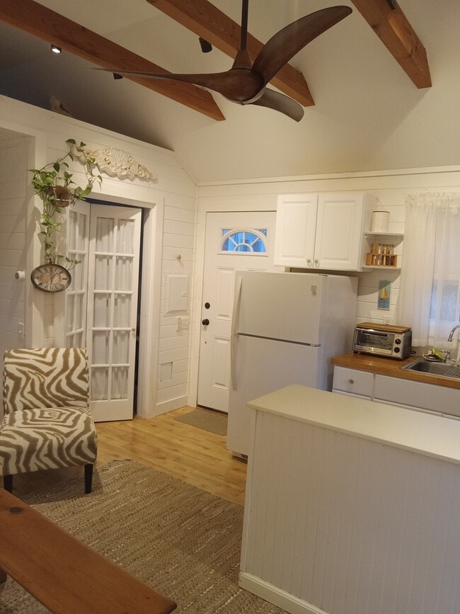 Building Photo - 974 Millstone Rd Unit Cozy Cottage