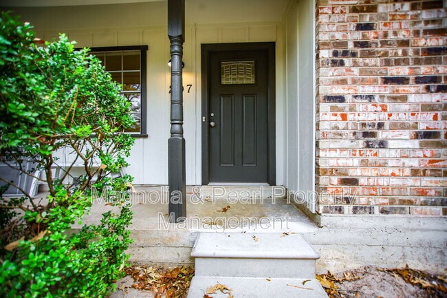 Photo - 207 Westwood Pl