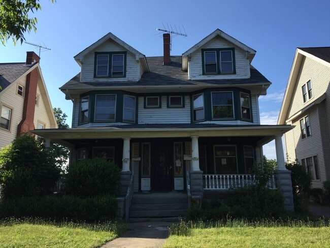 Building Photo - ***SAG- Whitethorn 3201-3203 Unit 3203