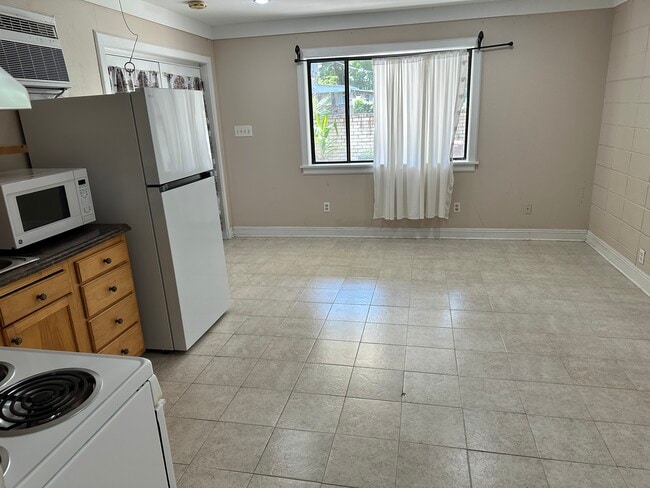 Photo - 7802 Jeannette St Unit Studio