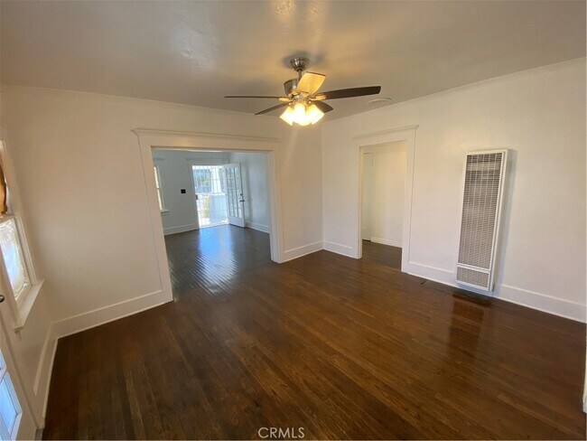 Photo - 686 W 8th St