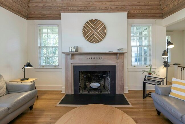 Photo - 318 27th St