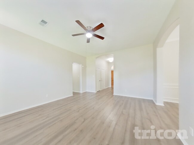 Photo - 814 Robins Way