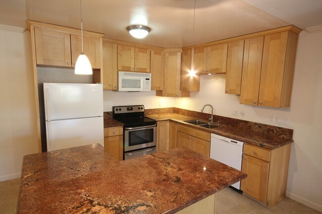 Building Photo - Huge 2 Bedroom Condo Unit 26