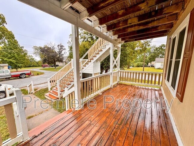 Photo - 422 S Hocker Ave