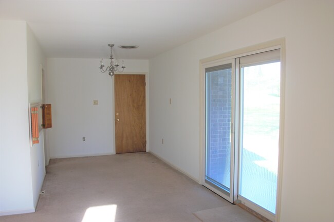 Dining Room - 785 Radio Rd Unit 3