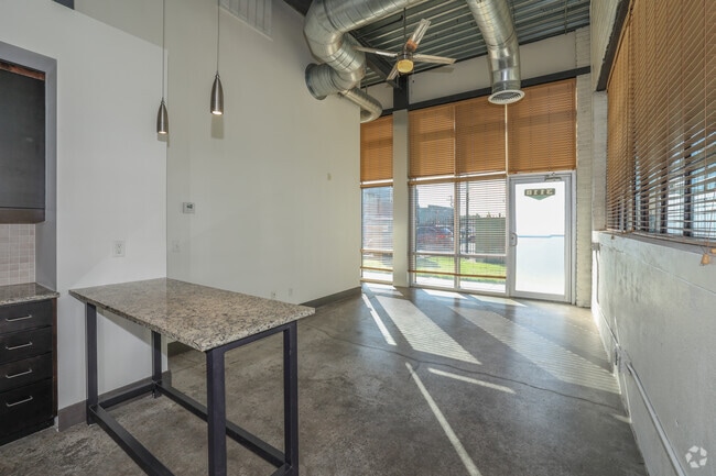 2BR, 2BA - 842SF - Living and Dining Area