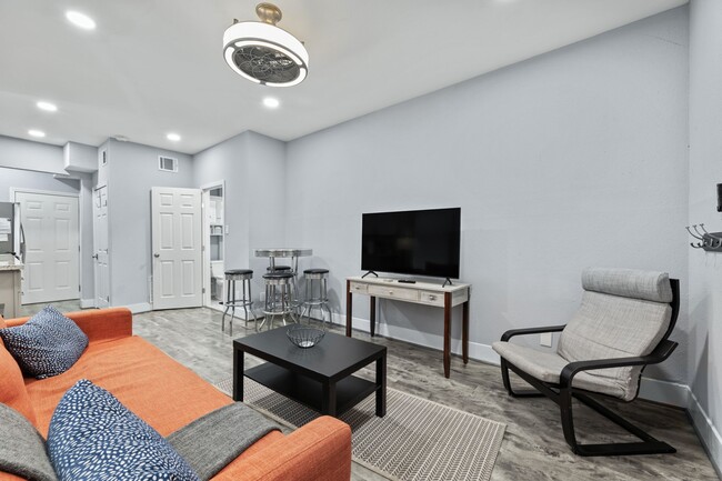 Building Photo - 412 Drew St Unit 1