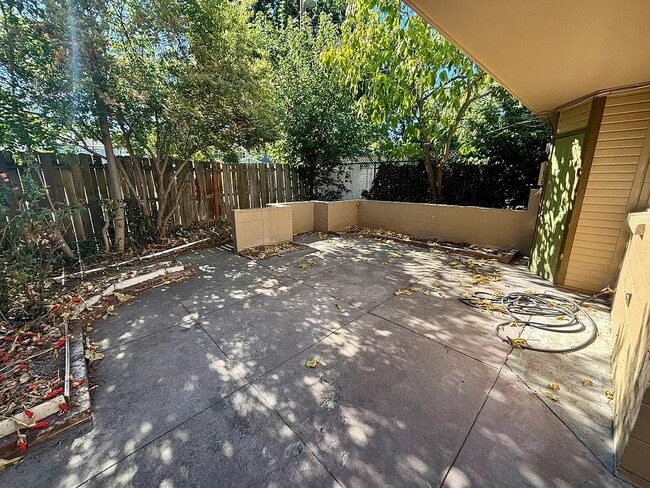 Photo - 614 J St