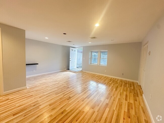 Building Photo - 3 Devens St Unit 7 Rental