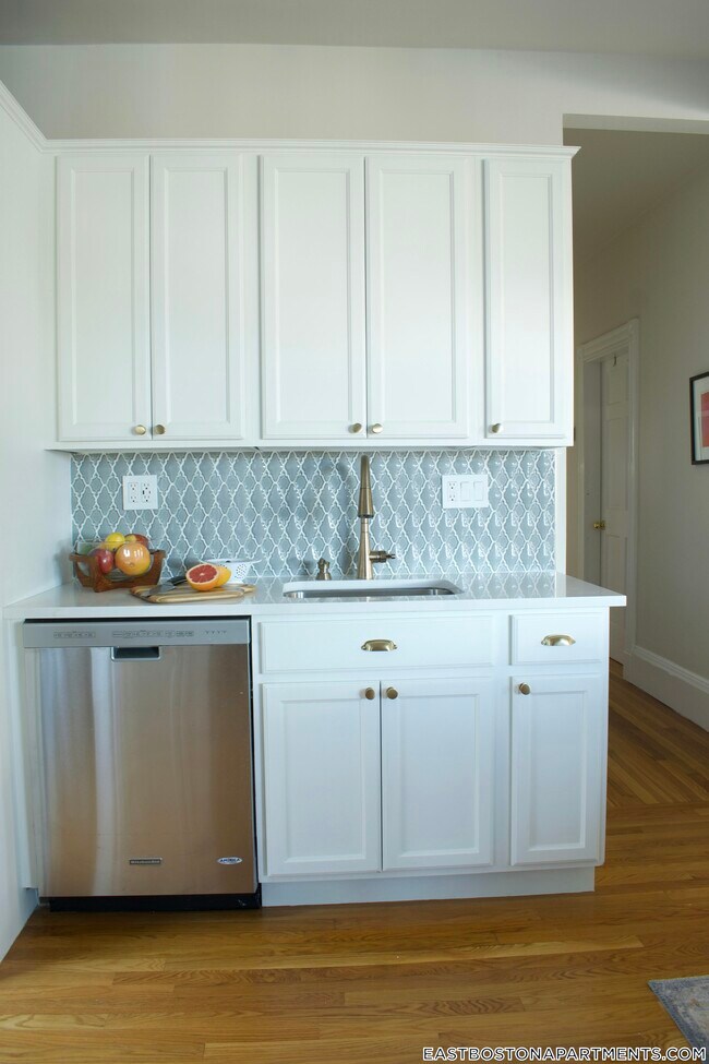 Photo - 150 Bremen St Unidad 1