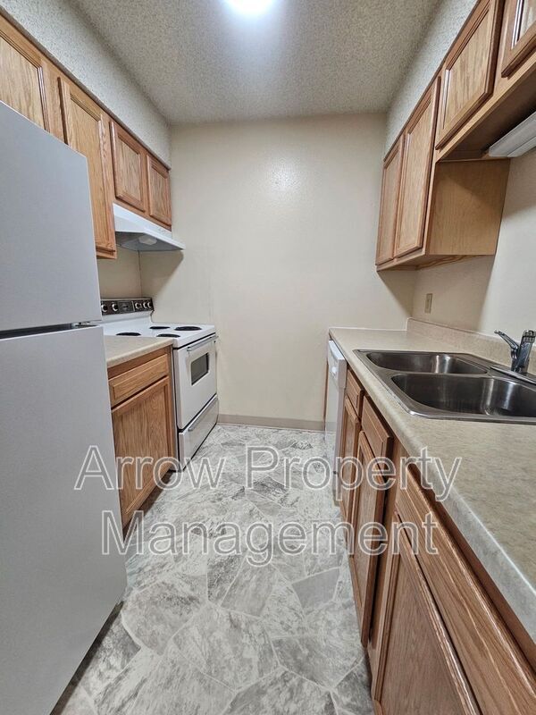 Photo - 1300 E H St
