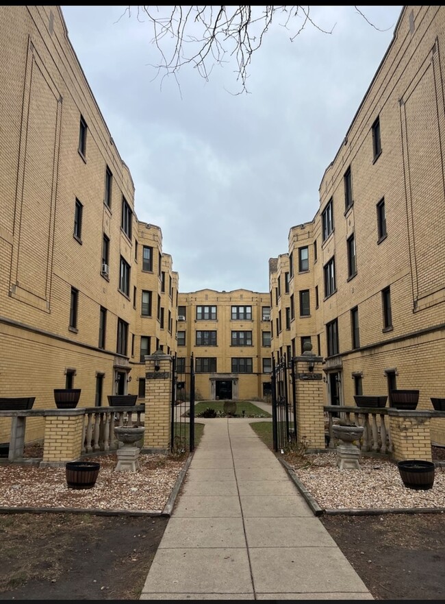 Photo - 3823 N Greenview Ave Condo Unit 1W