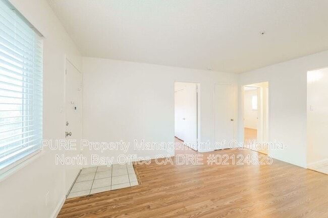 Photo - 560 Dexter St