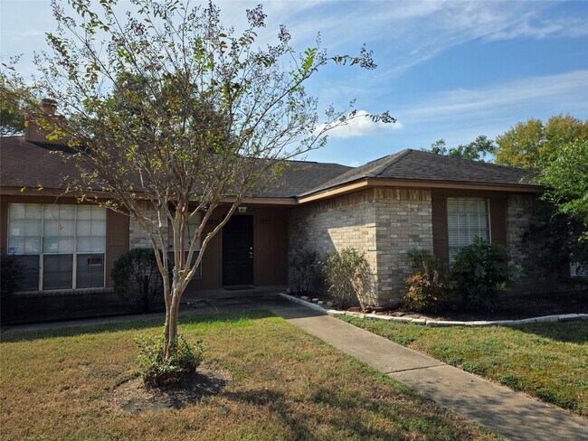 Photo - 19223 Woodglen Dr