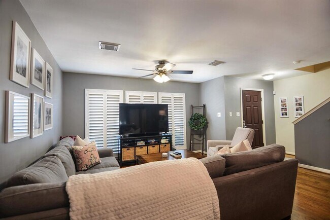 Photo - 1523 Cook St