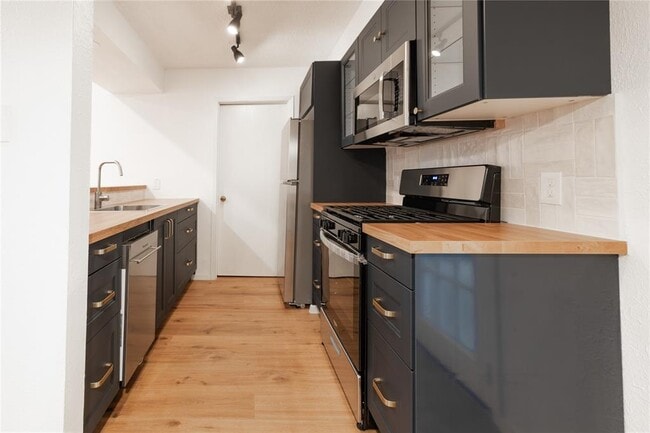 Photo - 100 Nicole Cove