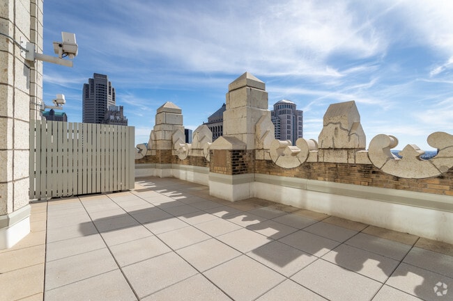 2BR, 2.5BA - 1,958 SF