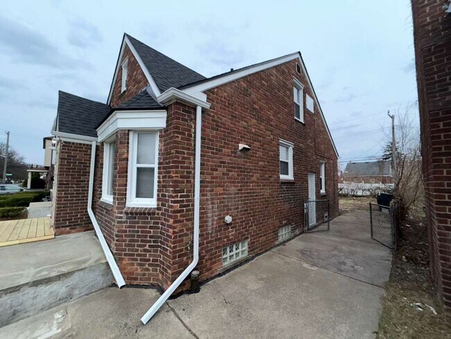 Photo - Three Bedroom Bungalow Ready for You