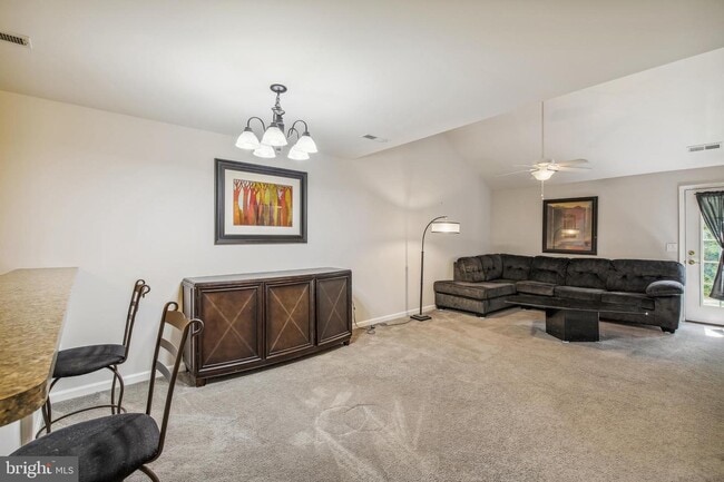 Photo - 102 Hunter's Way