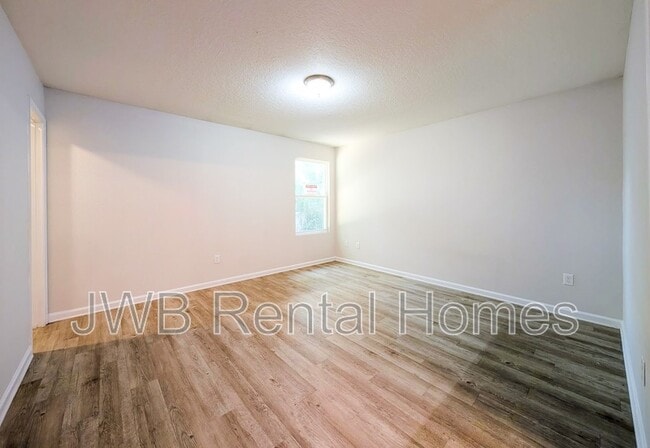 Photo - 2977 Fitzgerald St