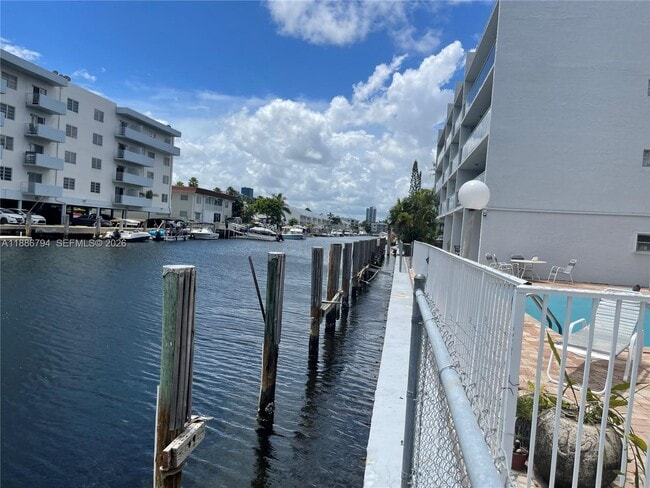 Photo - 3868 NE 169th St Unidad 302