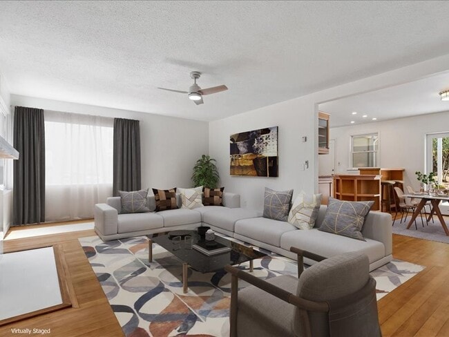 Photo - 827 University Ave