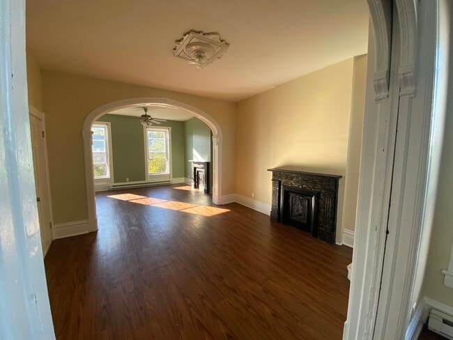 Building Photo - 65 Remsen St Unit 4