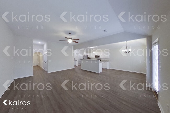 Photo - 820 Heather Dr