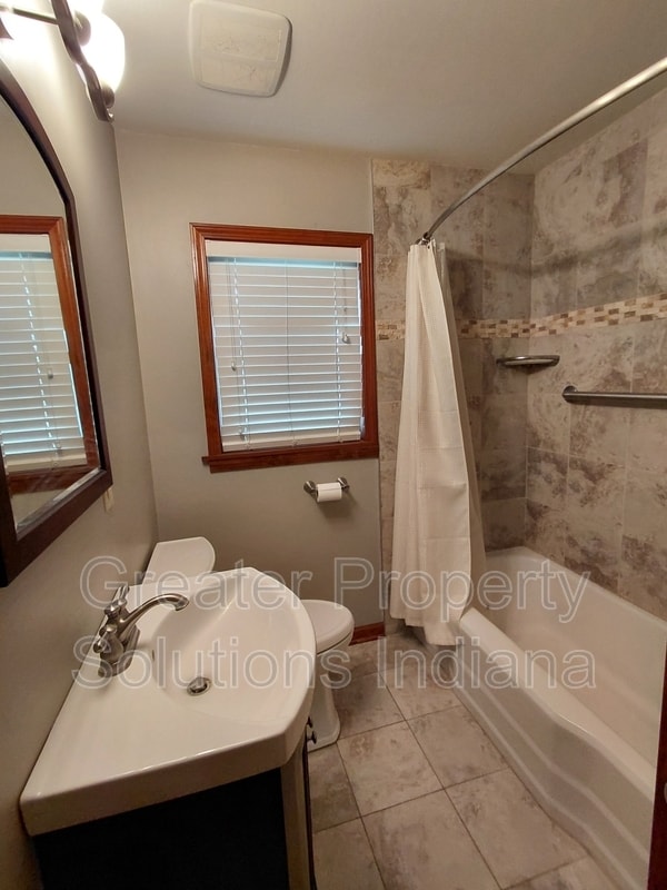Photo - 625 E South St