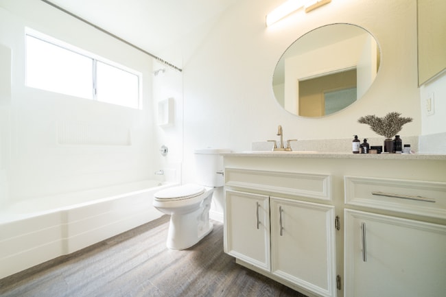 Photo - 800 E Bobier Dr