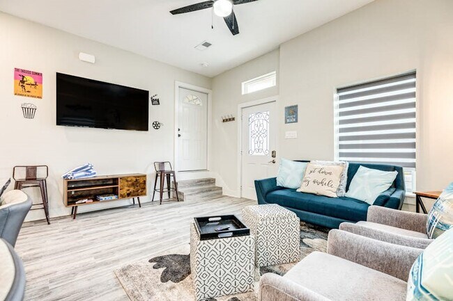 Photo - 2827 Avenue Q