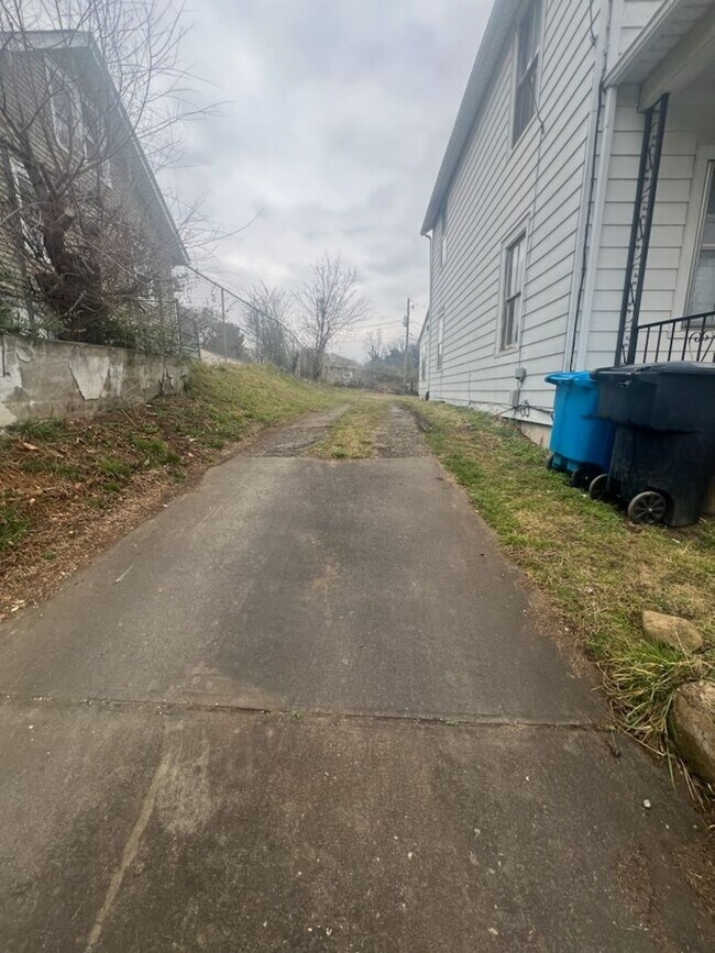 Photo - 5 bedroom 2 bath home! **SECTION 8 Welcome!**