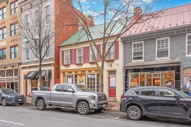 Photo - 112 N Market St