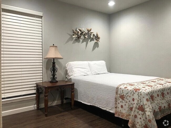 Building Photo - 1509 W Pearl St Unit 202 Rental