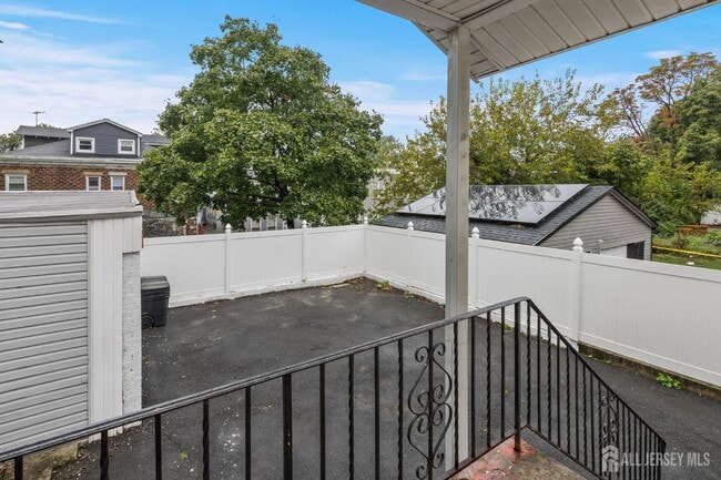 Photo - 213 Maple Ave Unit 1