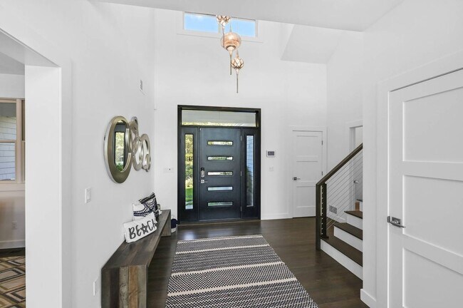 Photo - 18 Remsen Ln