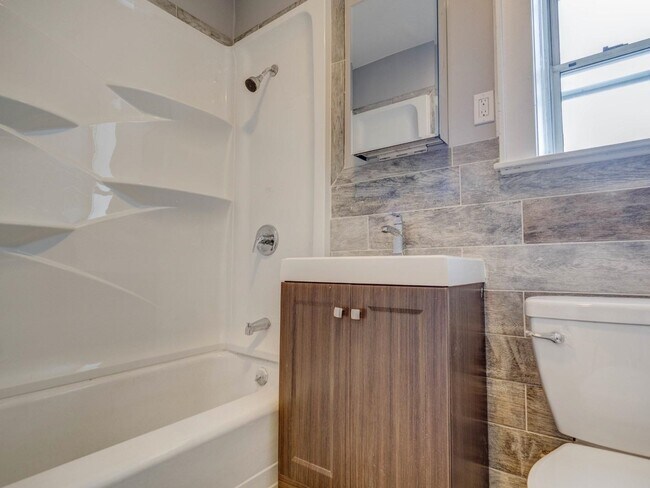Photo - 122 Mallory Ave Unit 3
