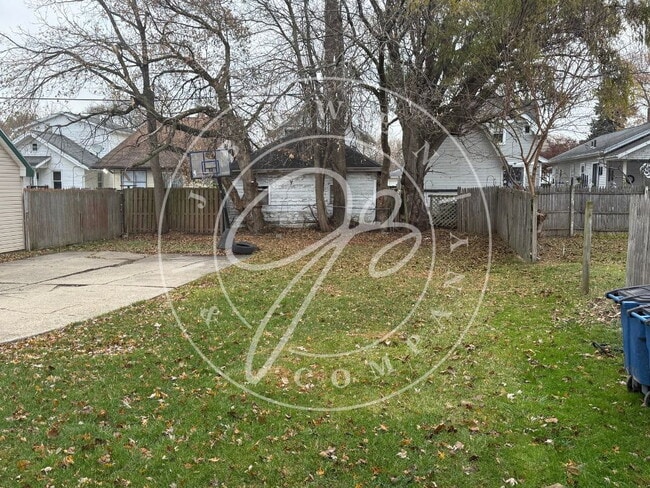 Photo - 2-Bedroom twinplex on Almeda Drive - Your Cozy Toledo Retreat!"