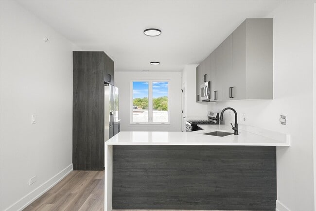 Photo - 2030 Greenwood St Unit 206