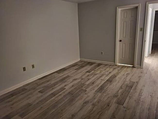 Building Photo - Remodeled Seven Oaks Condo