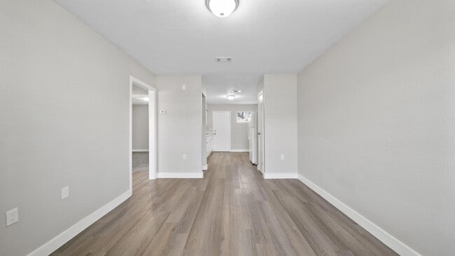 Photo - 7810 Glass St