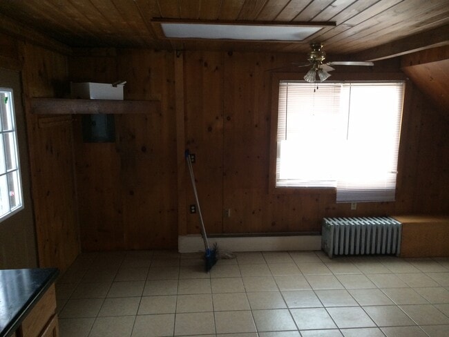 Photo - 401 E Ryan Rd