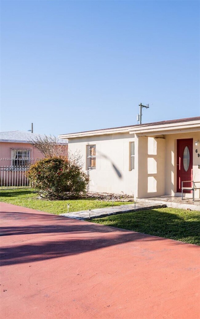 Photo - 690 E 10th Ave