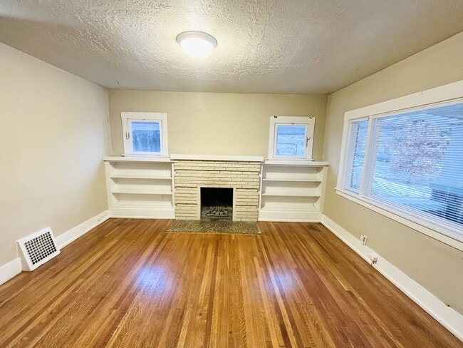 Photo - 925 Wilson Ave S